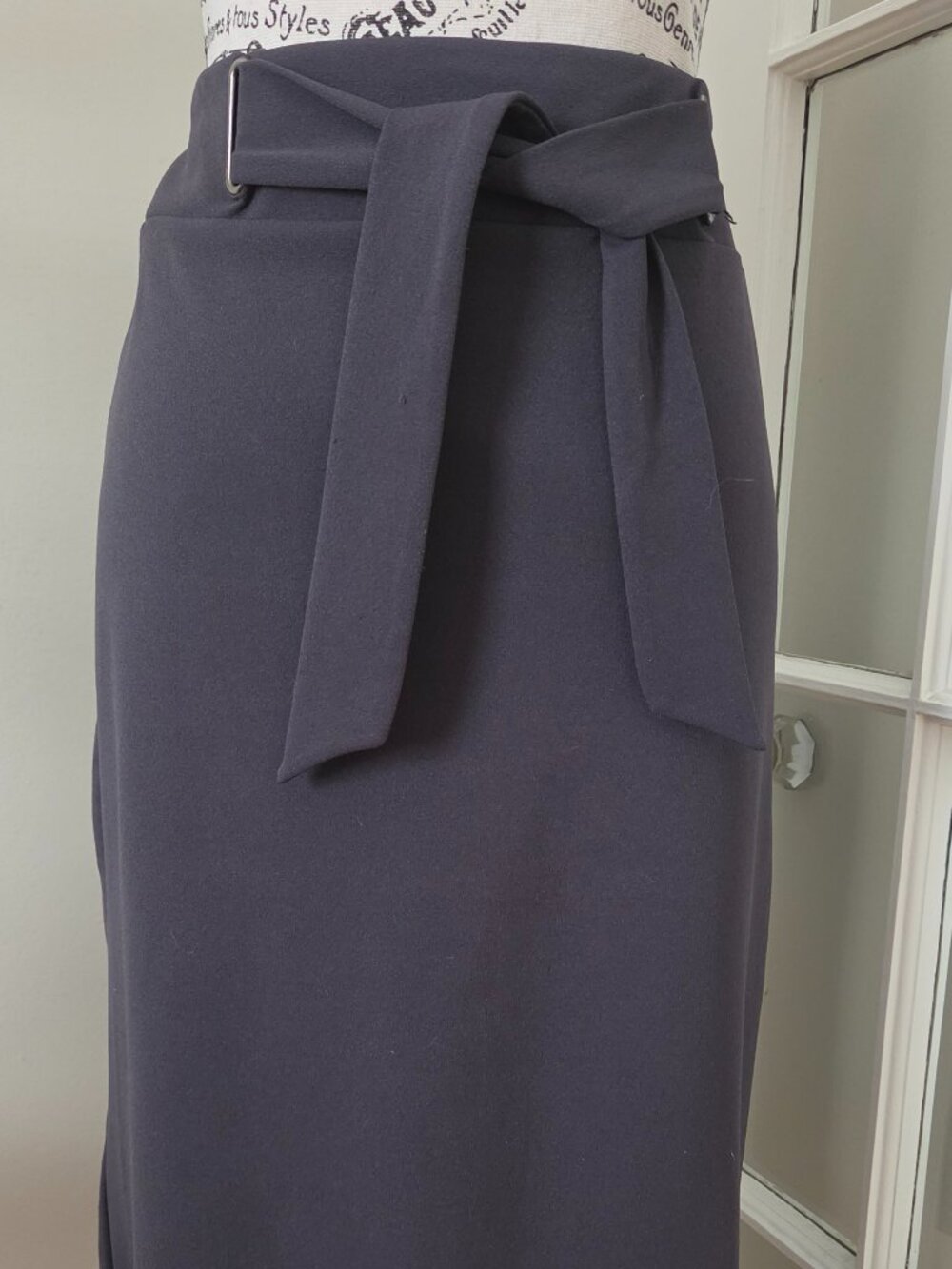 SOHO Apparel Ltd. Gray Belted Pencil Skirt Size L Stretch Midi Career Workwear